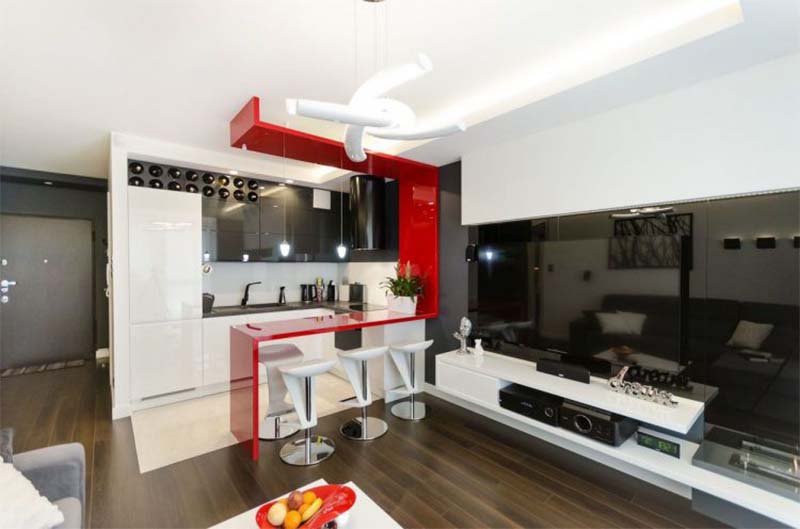 Phòng khách phối hợp ăn ý 3 gàm màu đỏ, đen và trắng tạo ra không gian độc đáo và cuốn hút